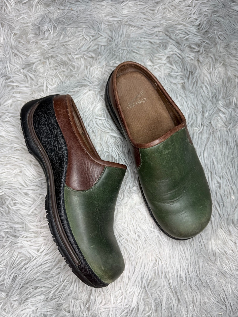 Dansko Size 39 Green Brown Leather Slip Resistant Clogs Closed Back Shoes